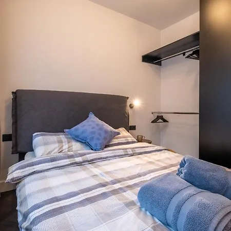 Apartment New Soho 13- Center Black & White