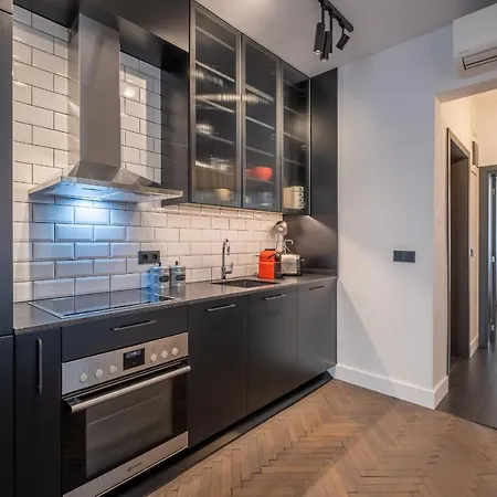 Apartment New Soho 13- Center Black & White Sofia