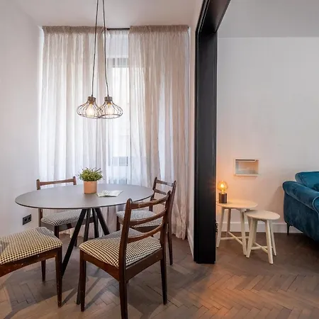 New Soho 13- Center Black & White Apartment *